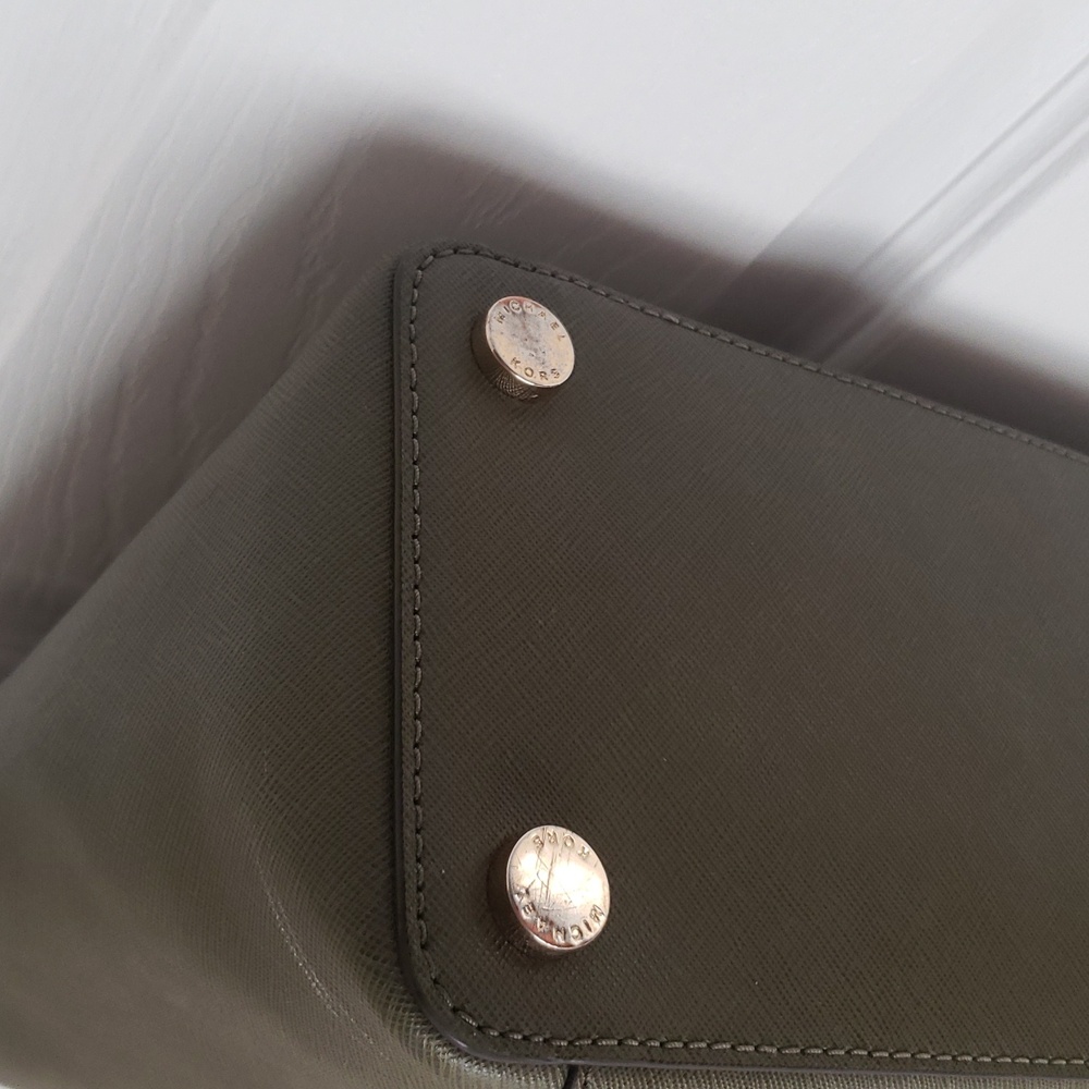 Michael Kors Green Tote Bag - EUC #143B - Picture 6 of 9